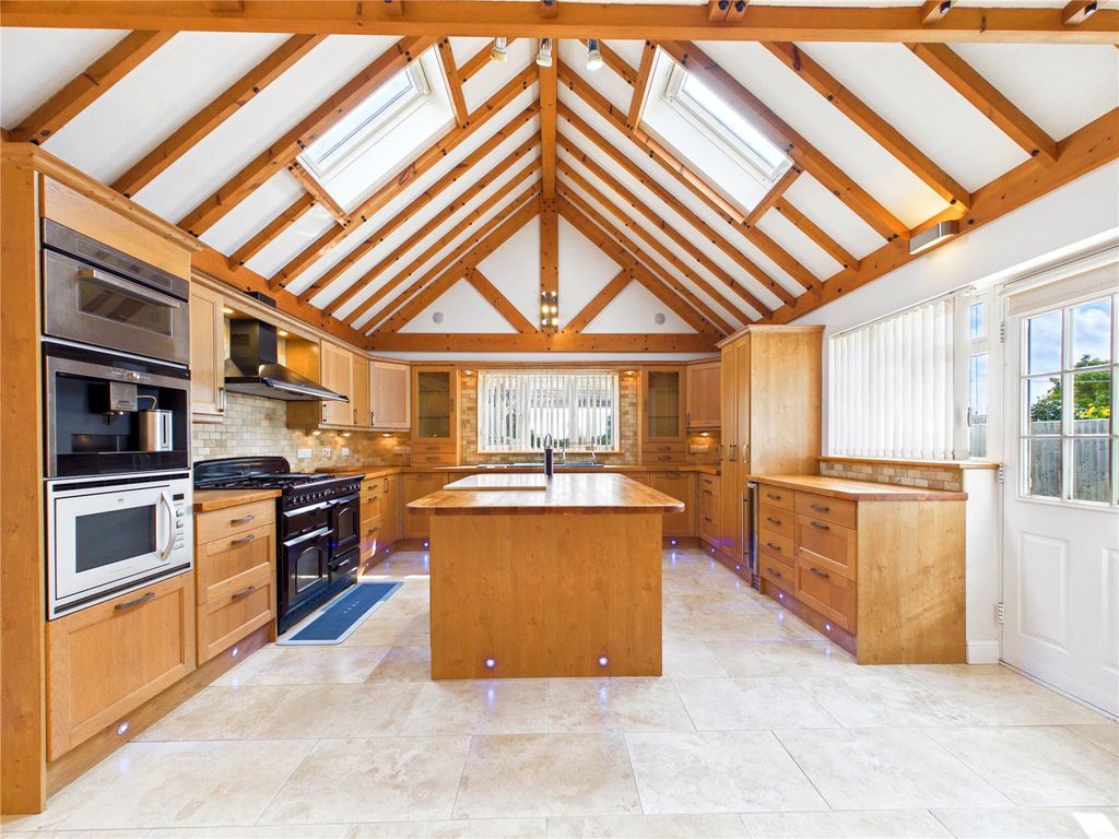 Property photo 1 of 44 Picture No. 27