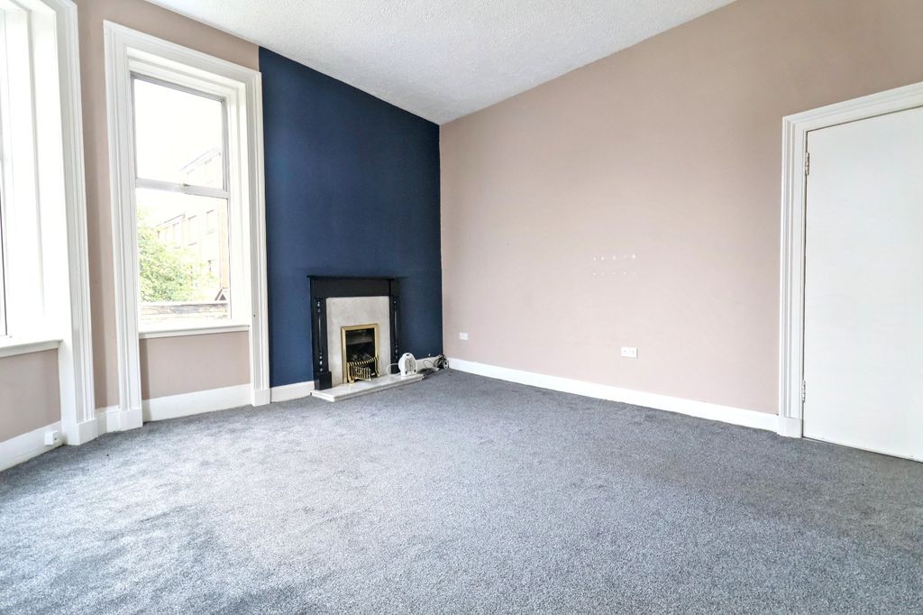 Property photo 3 of 16 Picture No. 02
