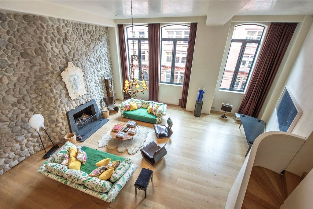 Property photo 3 of 17 Reception