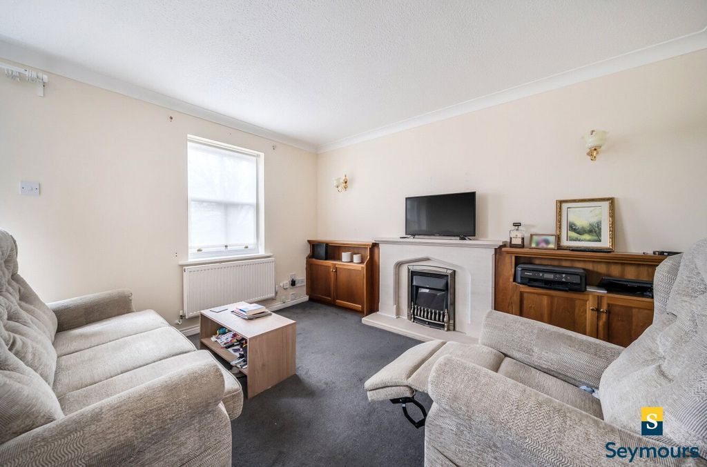 Property photo 2 of 14 Living Room