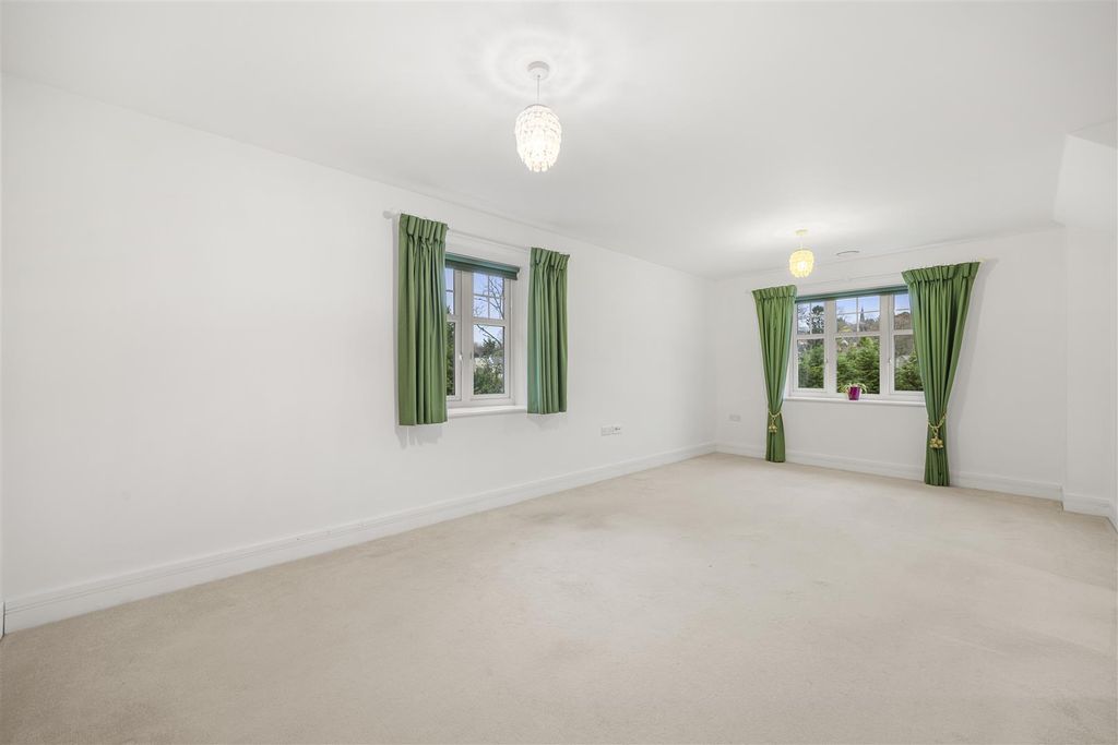 Property photo 2 of 16 Living/Dining