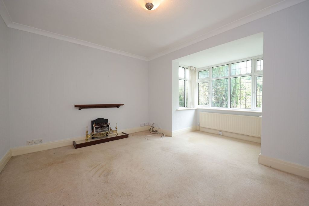 Property photo 2 of 27