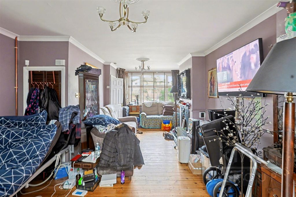 Property photo 3 of 11