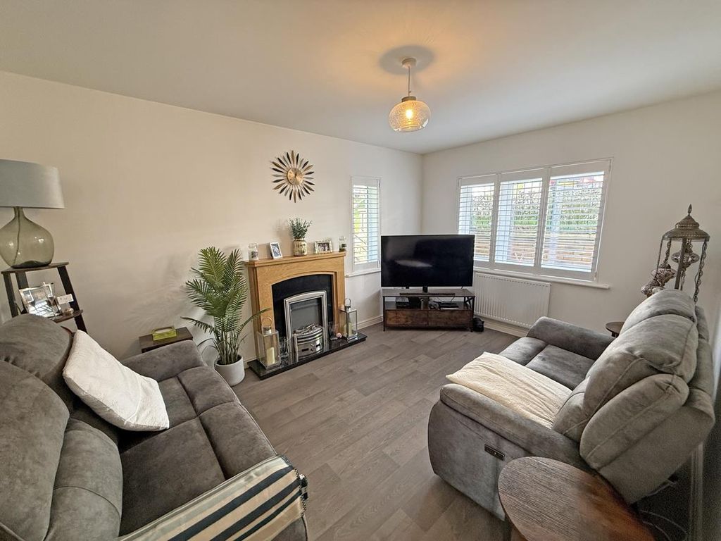 Property photo 2 of 25 Sandpiper Road 57 - Lounge Front.Jpg