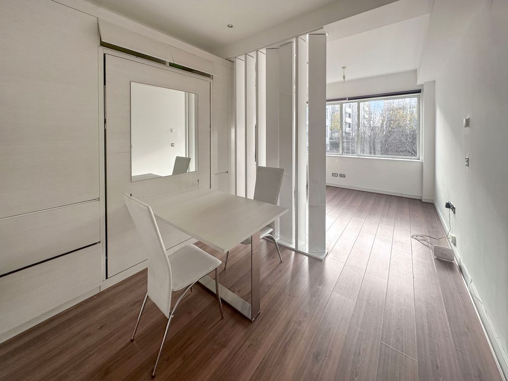 Property photo 3 of 9 Photo 5