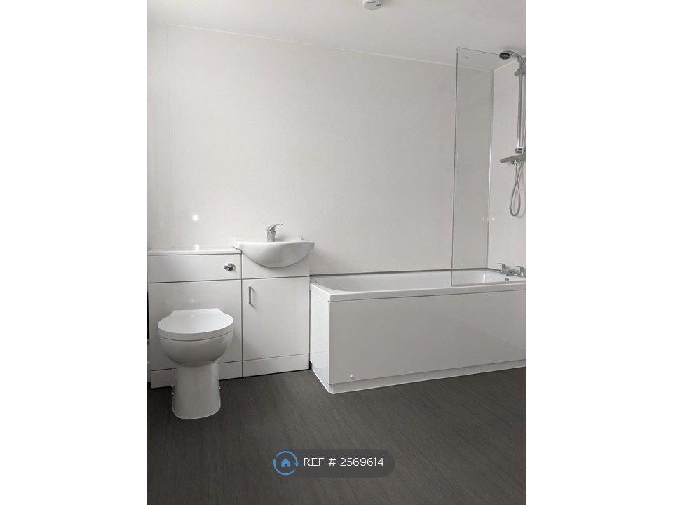 Property photo 3 of 6 Bathroom