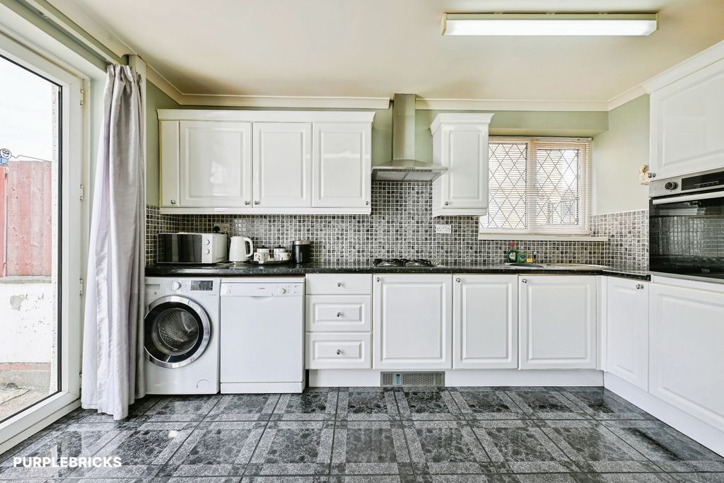 Property photo 3 of 29 Kitchen