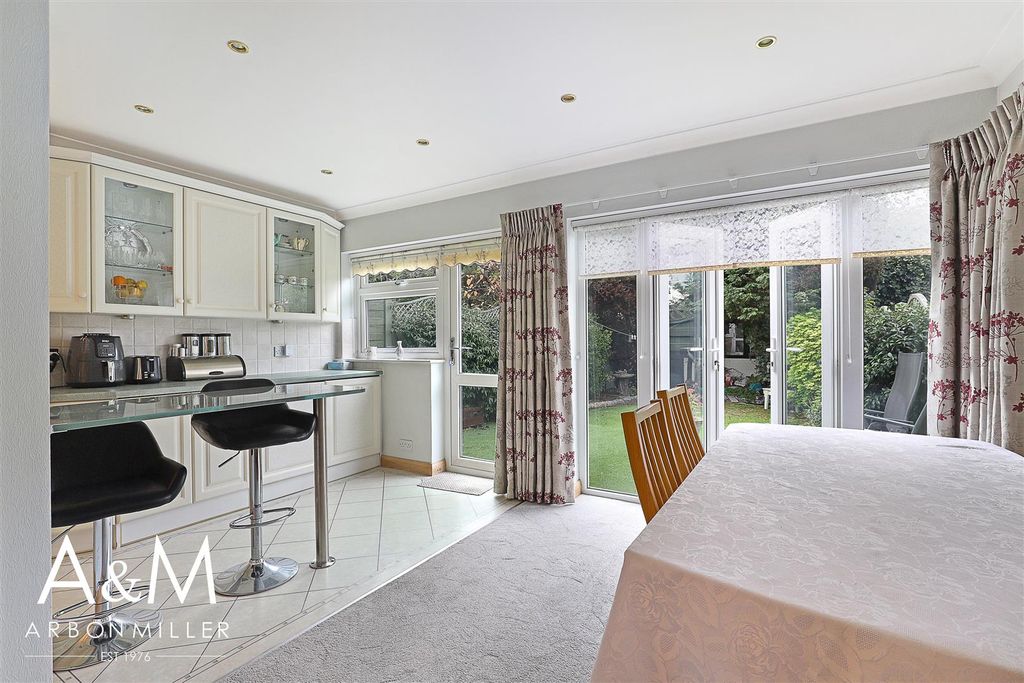 Property photo 2 of 28 Kitchen Diner