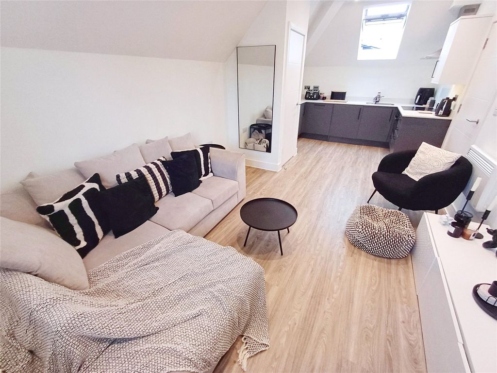 Property photo 2 of 19 Picture No. 33