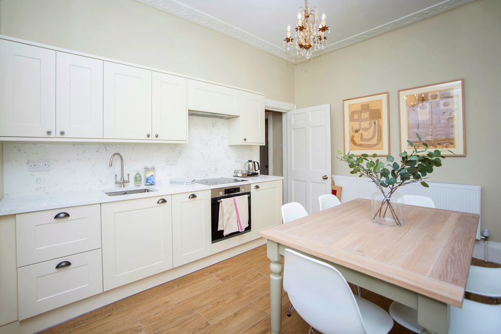 Property photo 3 of 11 Kitchen
