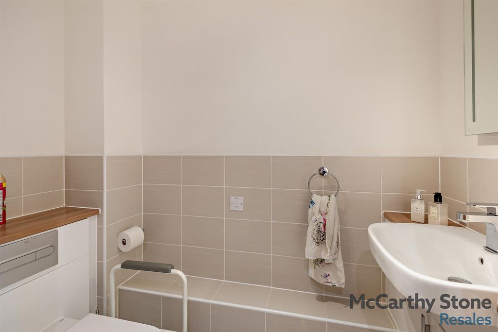 Property photo 1 of 12 8673292-Interior06-800.Jpg