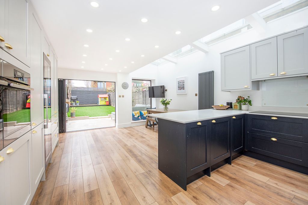 Property photo 1 of 18