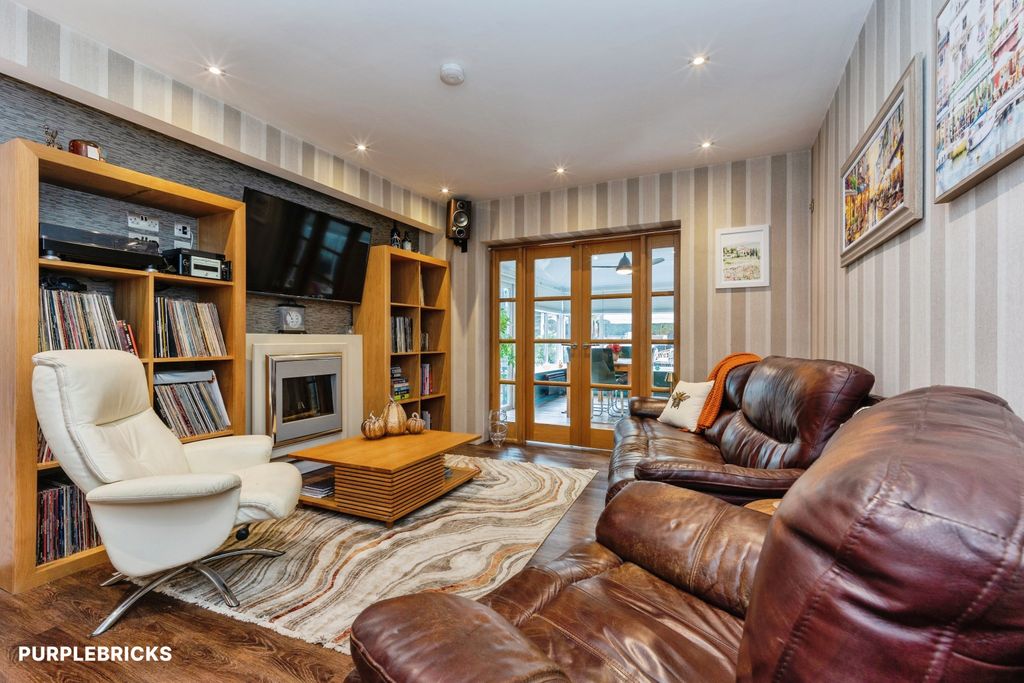 Property photo 3 of 27