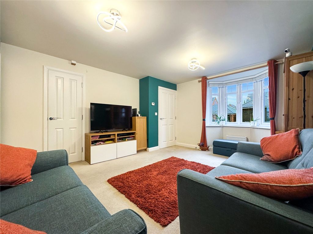 Property photo 2 of 21 Lounge