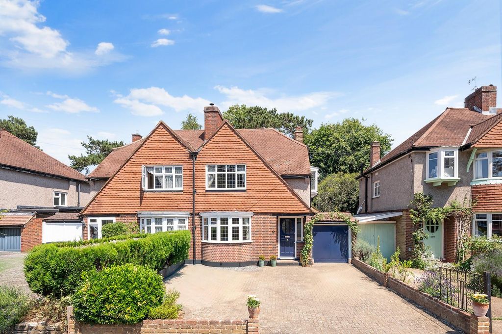 Property photo 1 of 20 Ewell Park Way