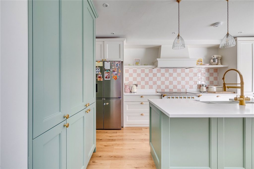 Property photo 2 of 16 Picture No. 24