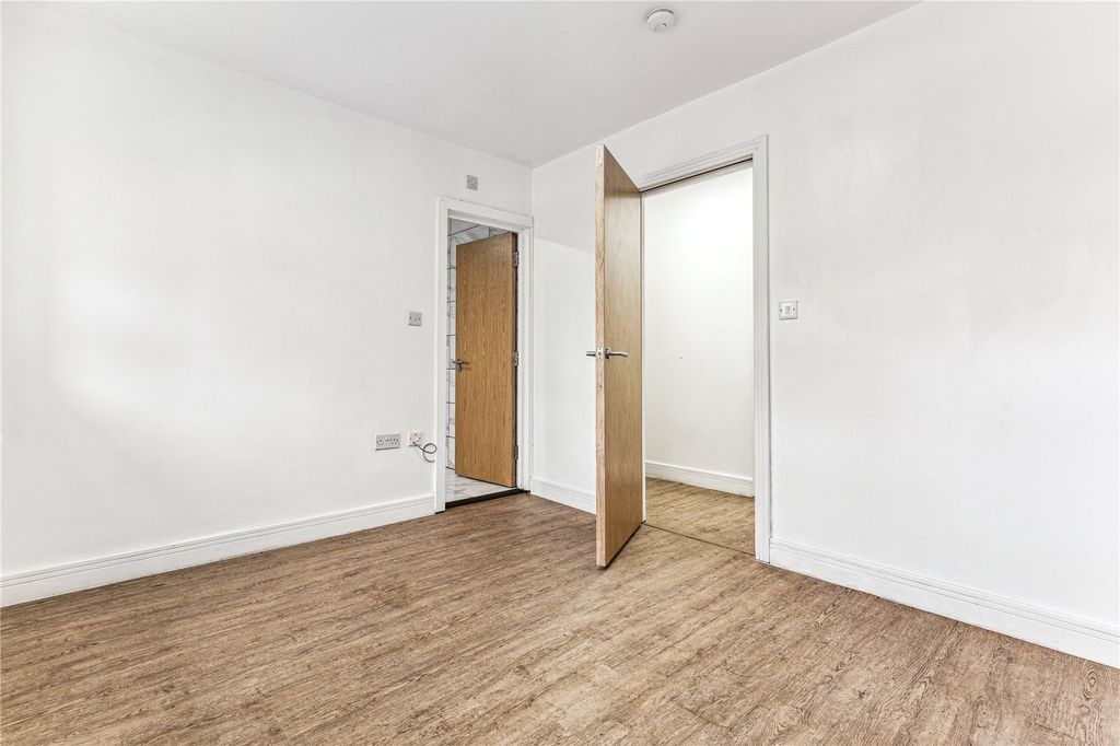 Property photo 3 of 19 Picture No. 03