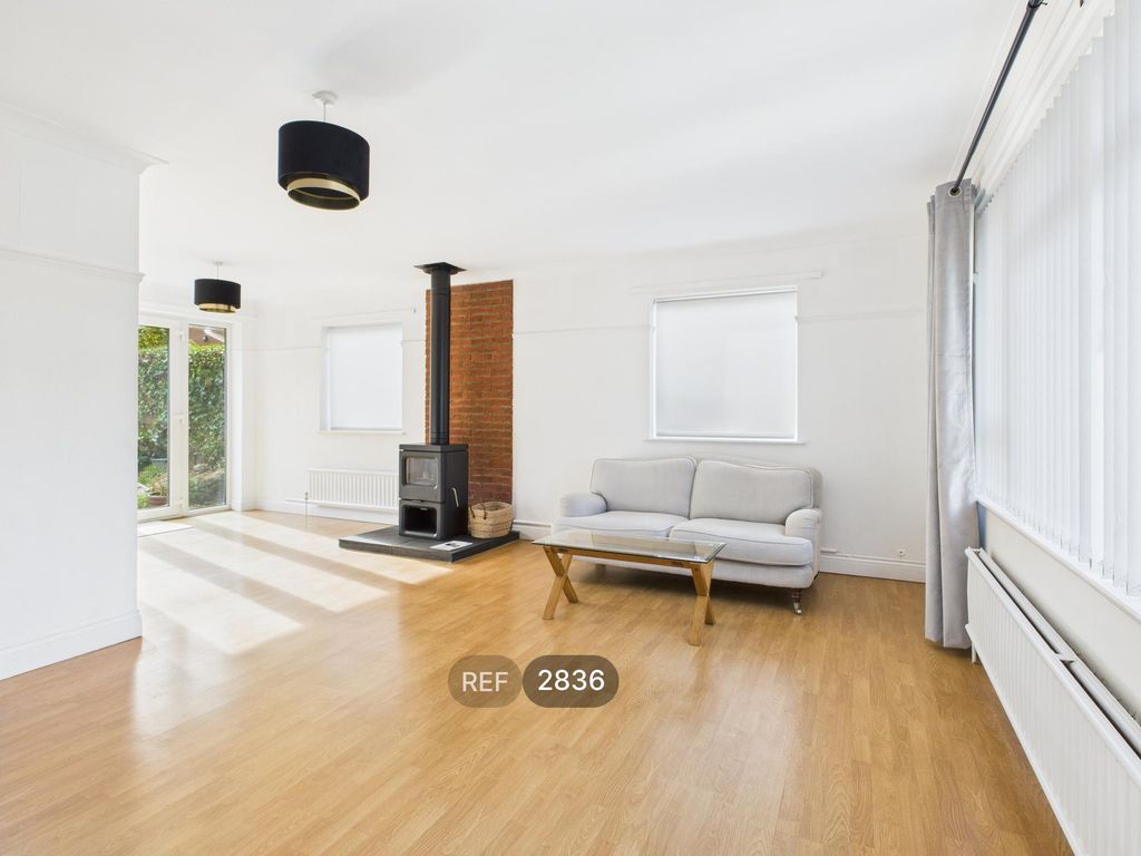 Property photo 3 of 31 Living/Dining Room