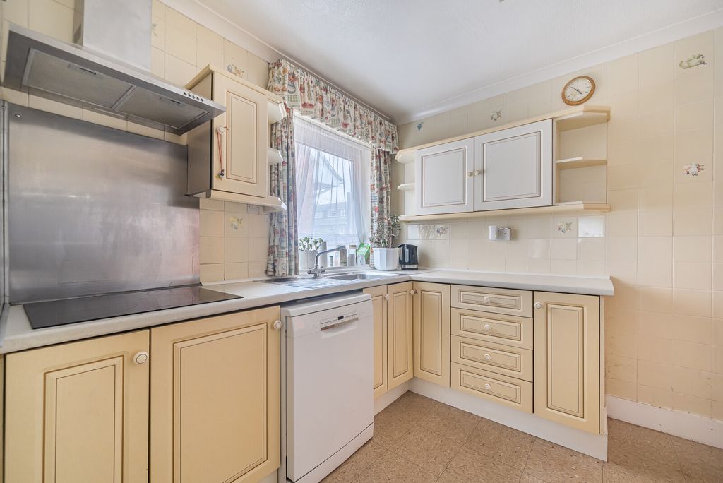 Property photo 2 of 21 1397310-11-697793...