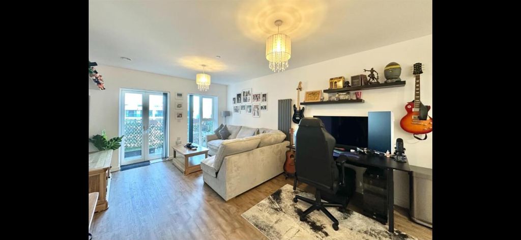 Property photo 3 of 13