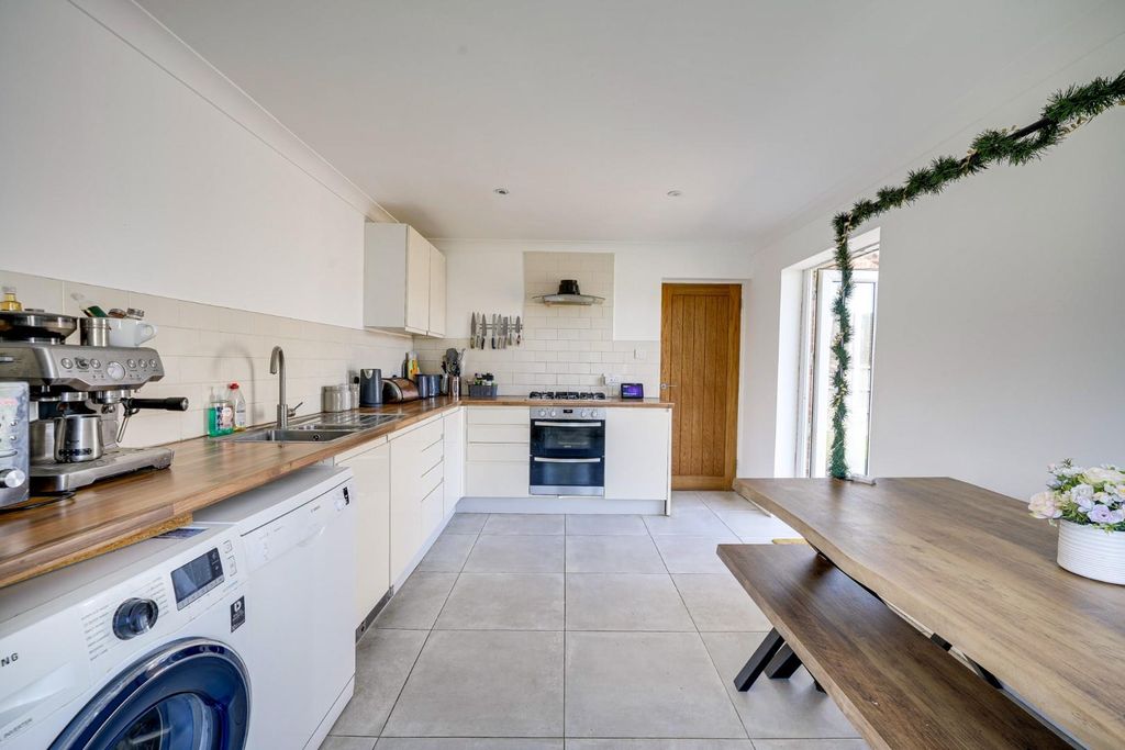 Property photo 3 of 26