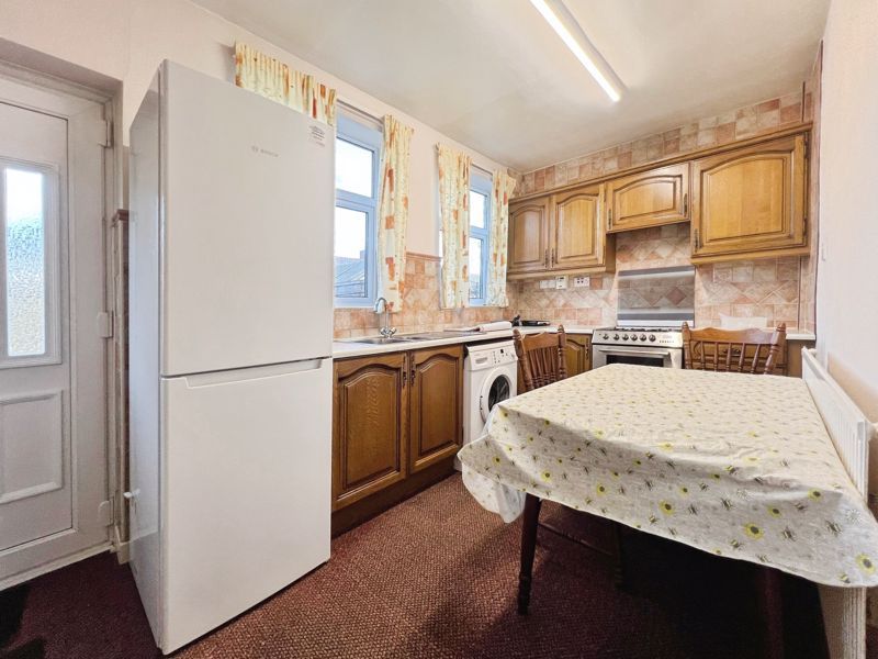 Property photo 3 of 14 Kitchen