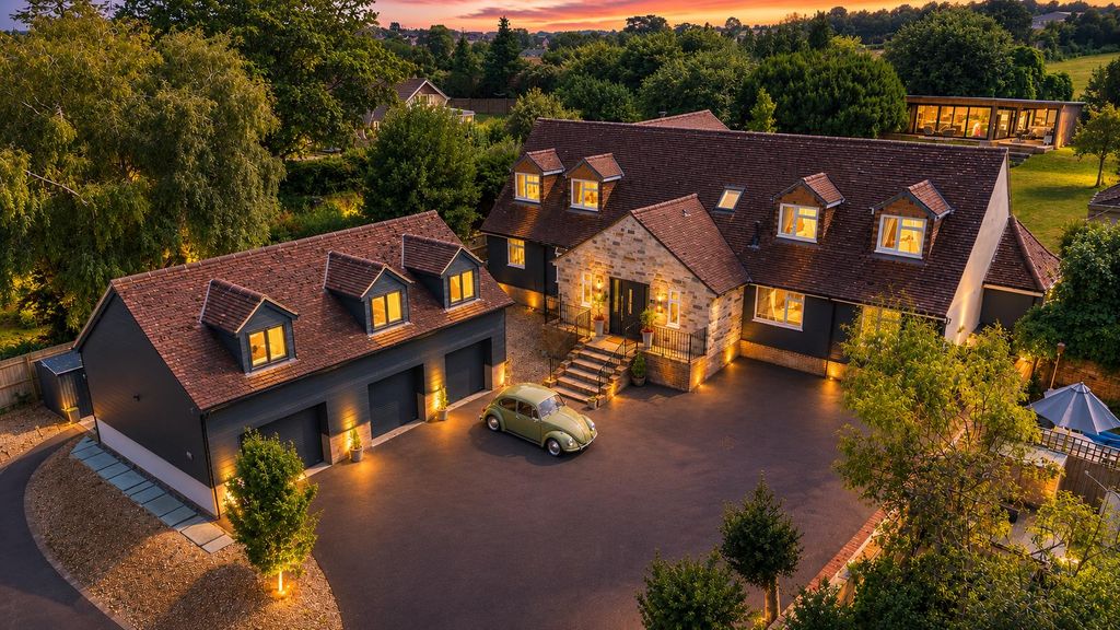 Property photo 1 of 43 Twilight 1.Jpg