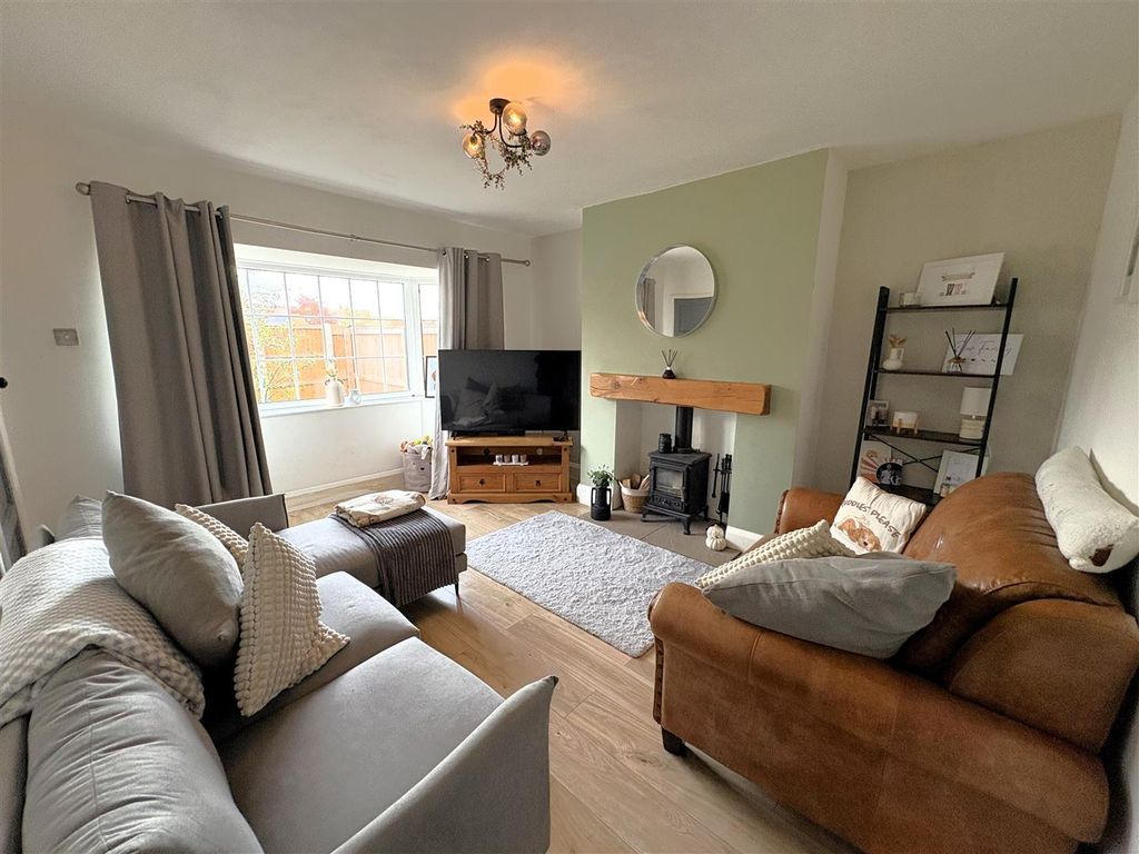 Property photo 2 of 16 Lounge.Jpg