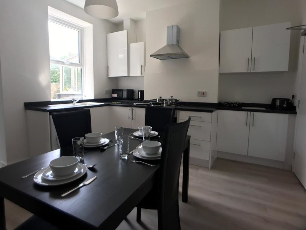 Property photo 2 of 18 Kitchen
