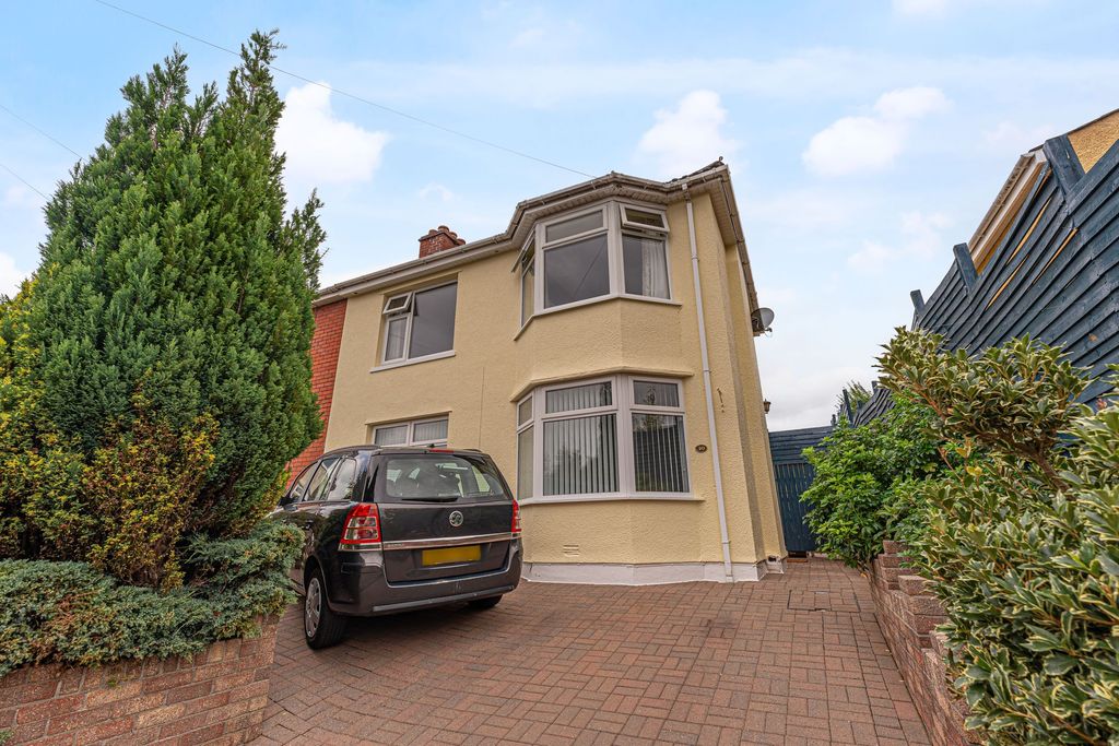 Property photo 1 of 32