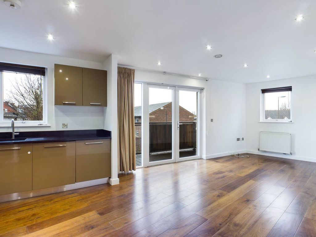 Property photo 3 of 13 Lounge