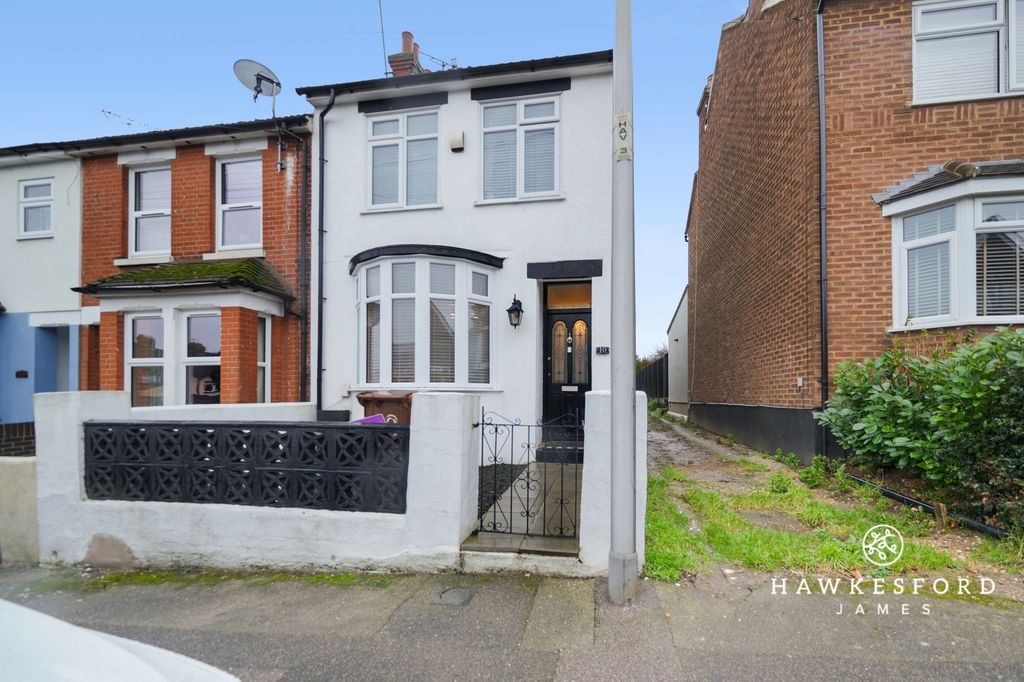 Property photo 1 of 18 Harvey Road, Gillingham - Front