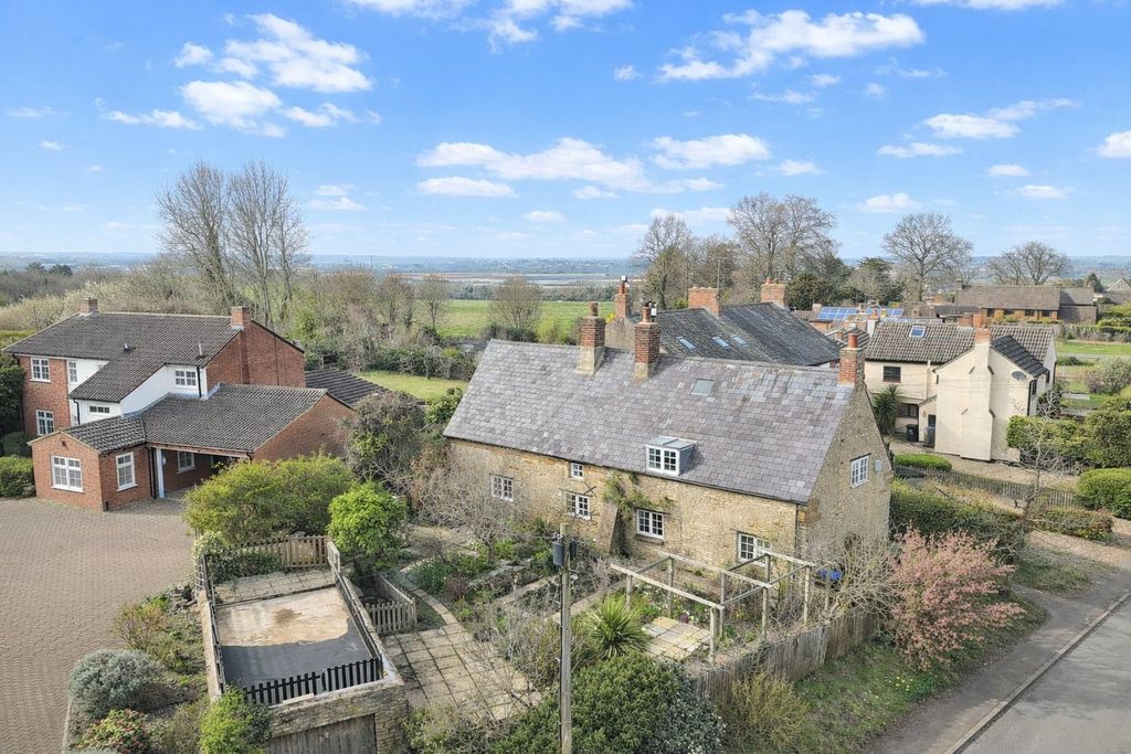 Property photo 1 of 27