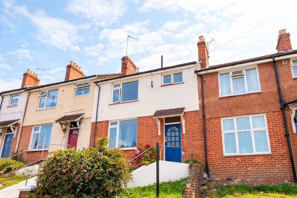 Property photo 1 of 9 Photo 5