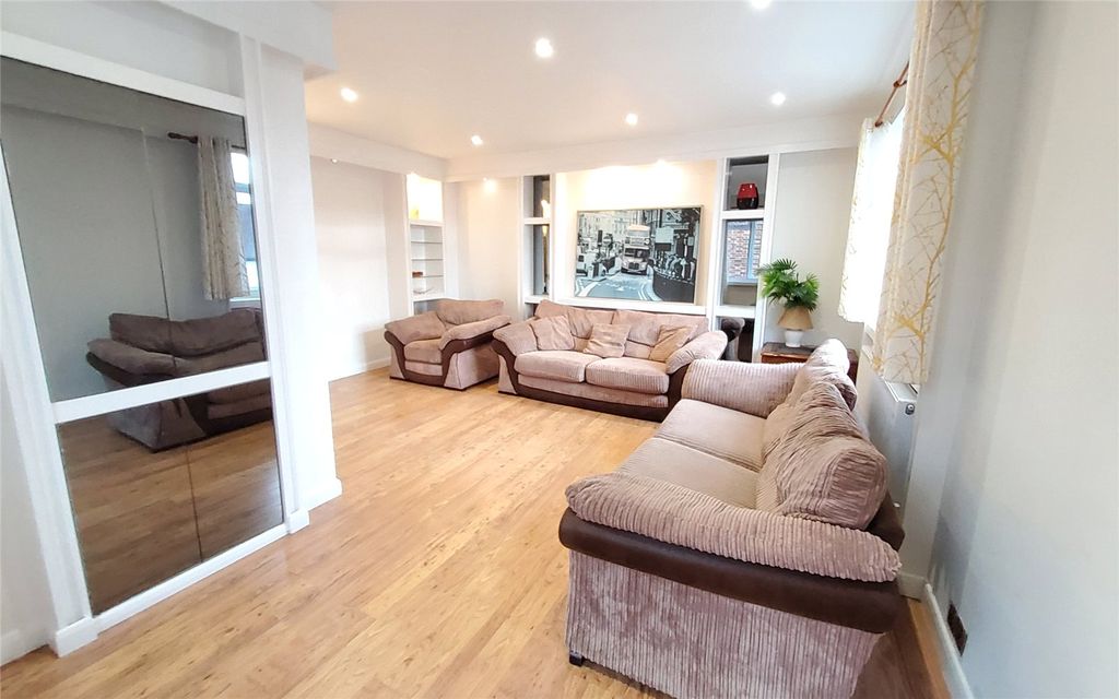 Property photo 2 of 9 Picture No. 11