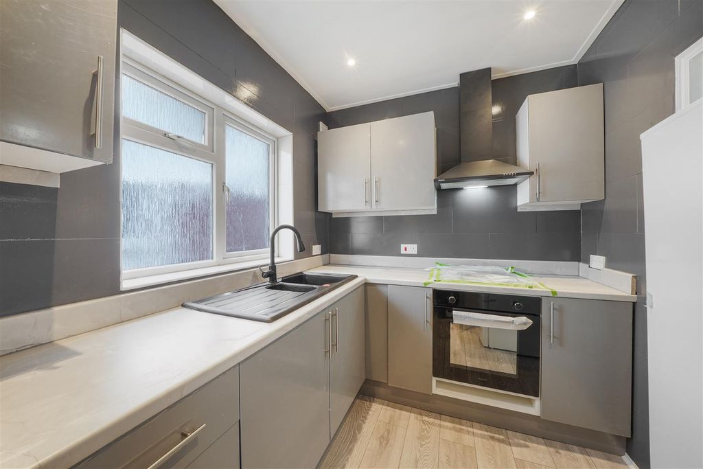 Property photo 2 of 16 130 Abbotts Drive - Uftbbaisxs6Lzux51X90.Jpg