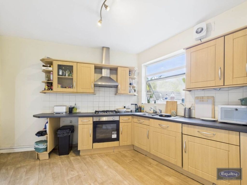 Property photo 3 of 12 Kitchen