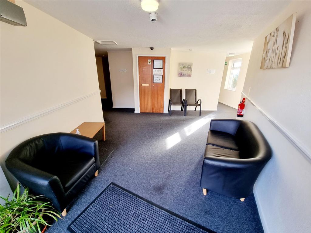 Additional image 6 of 1 bed flat for saleMarket Street, Launceston PL15