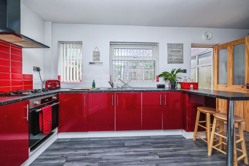 Property photo 3 of 13 Kitchen