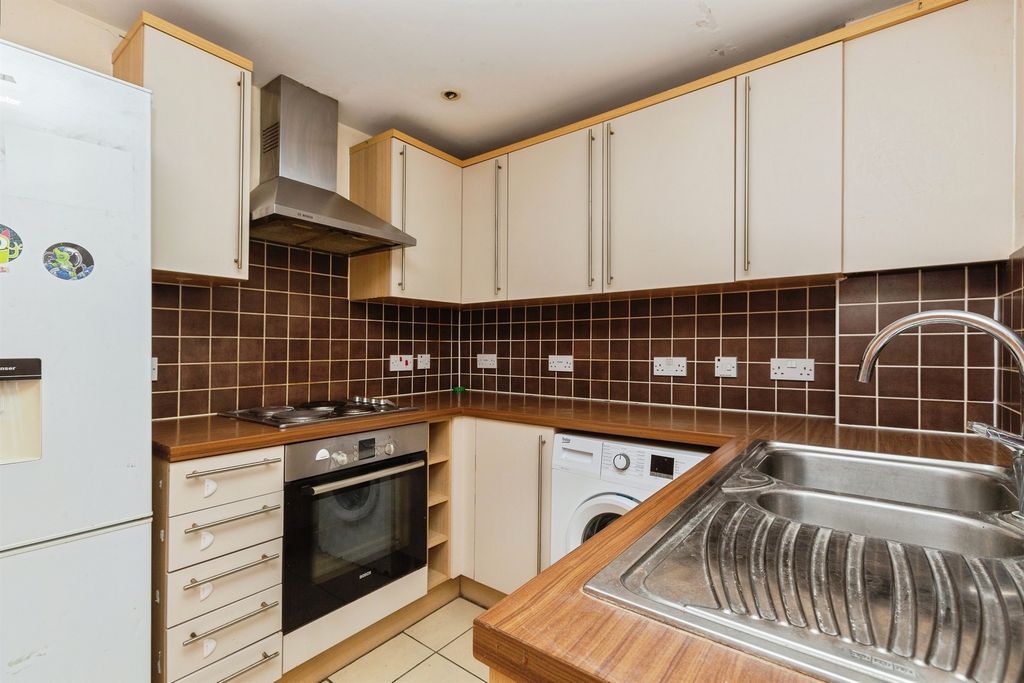 Property photo 2 of 14