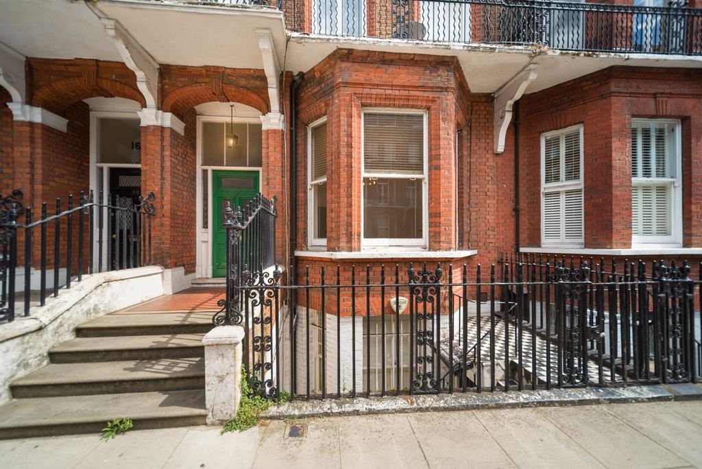 Property photo 2 of 28