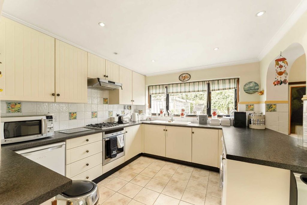 Property photo 3 of 9