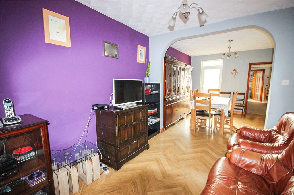 Property photo 2 of 16 Picture No. 13