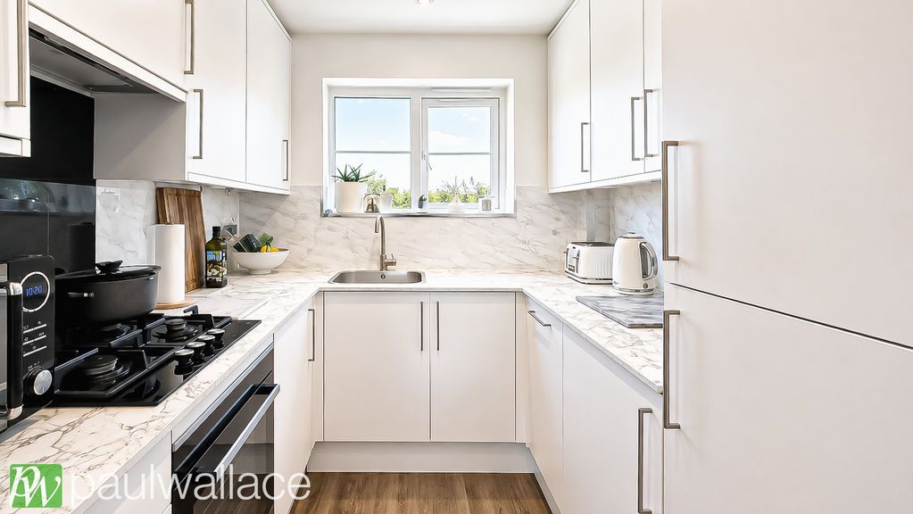 Property photo 3 of 14 Kitchen
