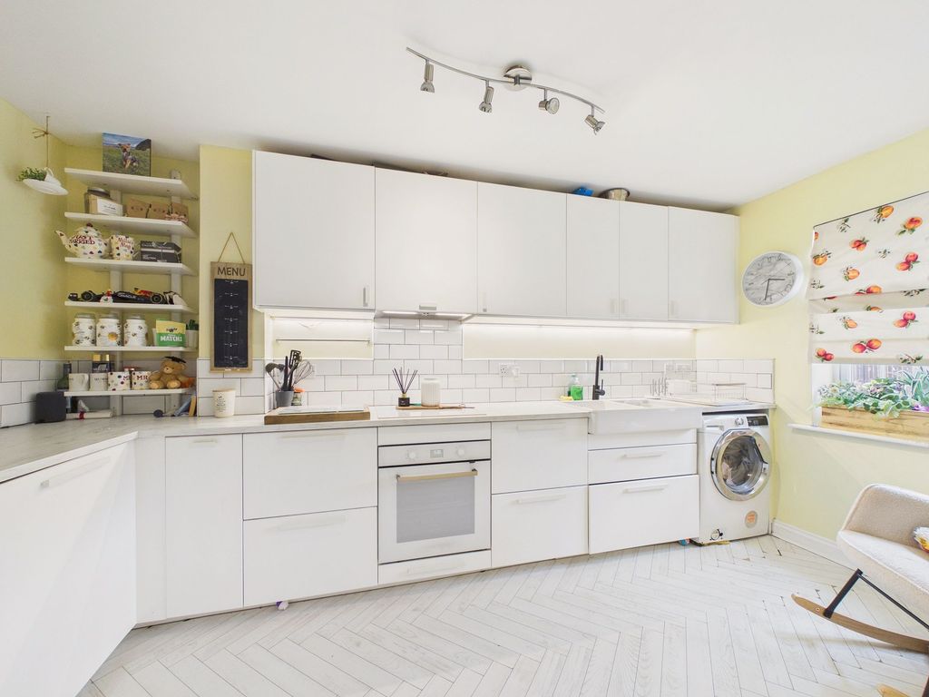 Property photo 2 of 8 Dining Kitchen