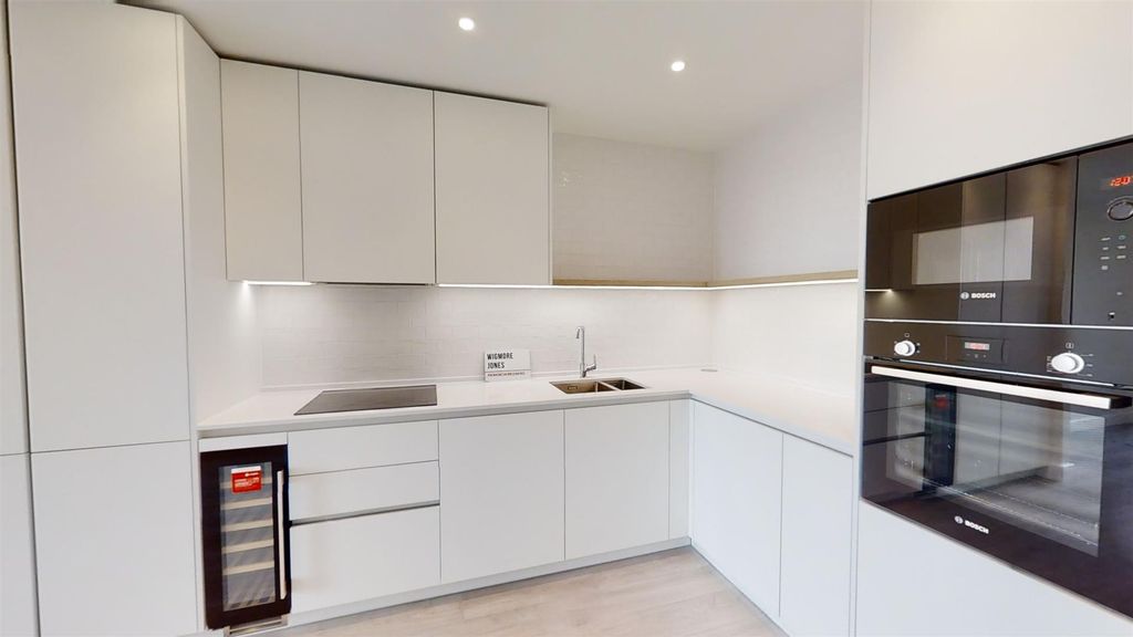 Property photo 2 of 18 Kitchen