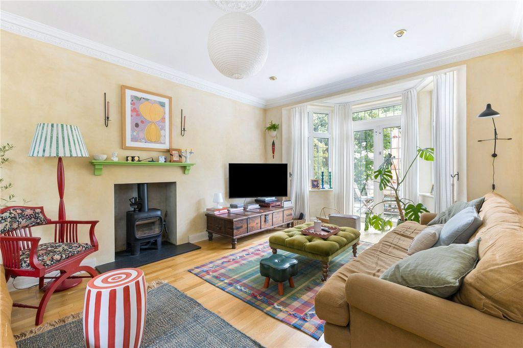 Property photo 2 of 15 Sitting Room