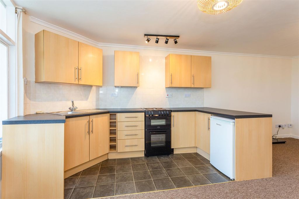 Property photo 3 of 9 Kitchen.Jpg