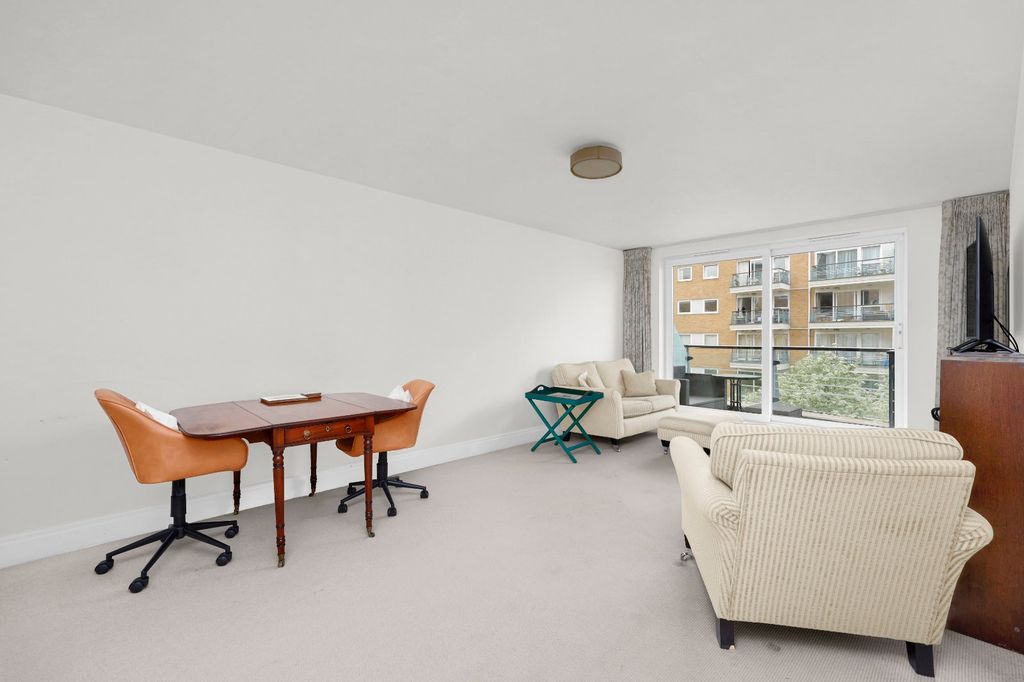 Property photo 2 of 25