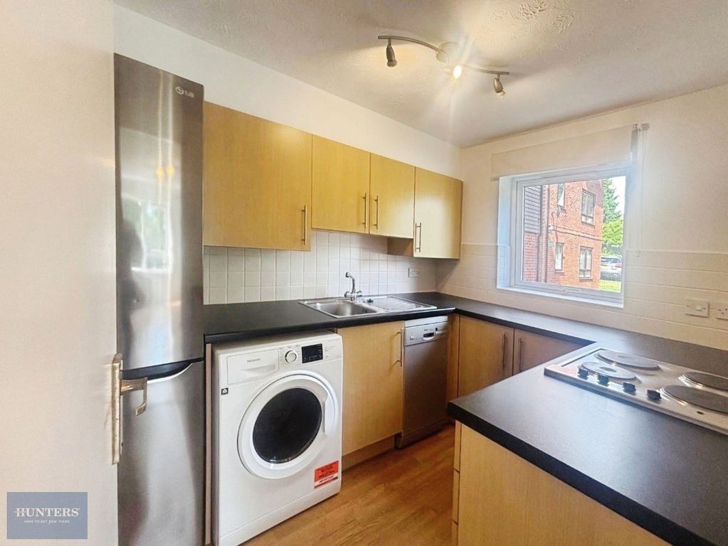 Property photo 3 of 10 Kitchen 2